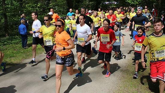 Start 5.000 und 10.000 Meter Läufer beim 10. Münchner Kindl Lauf 2017 (©Foto: Martin Schmitz)